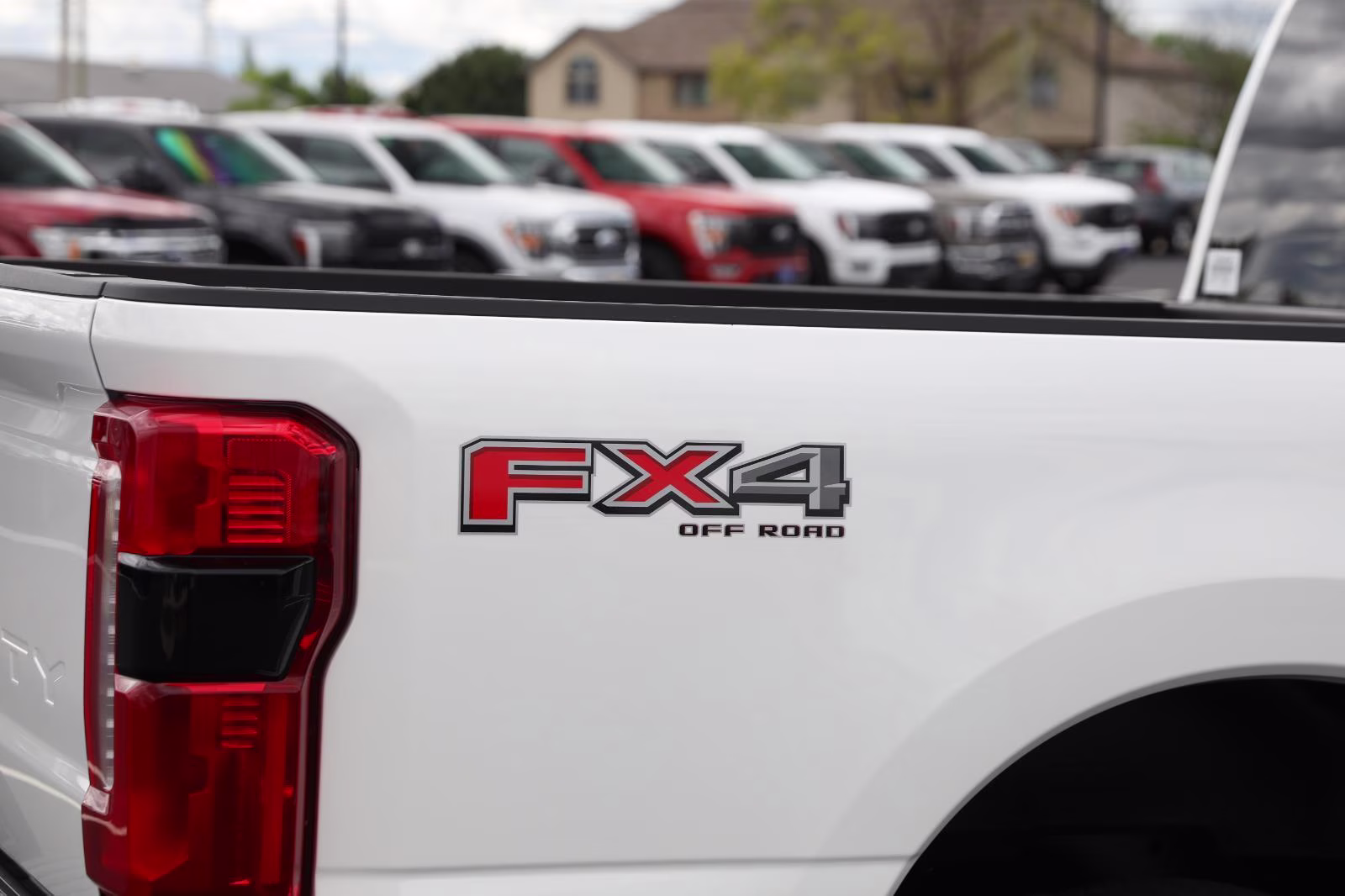 2026 Star White Metallic Tri-Coat Ford Super Duty F-250 SRW Lariat 4X4 Truck