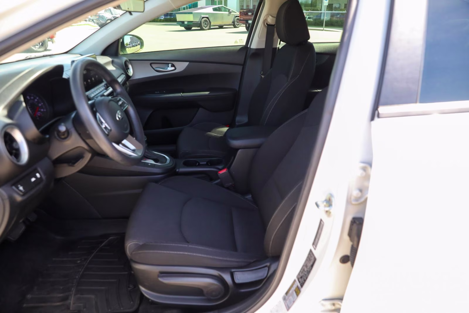 2020 Clear White Kia Forte FE FWD Sedan