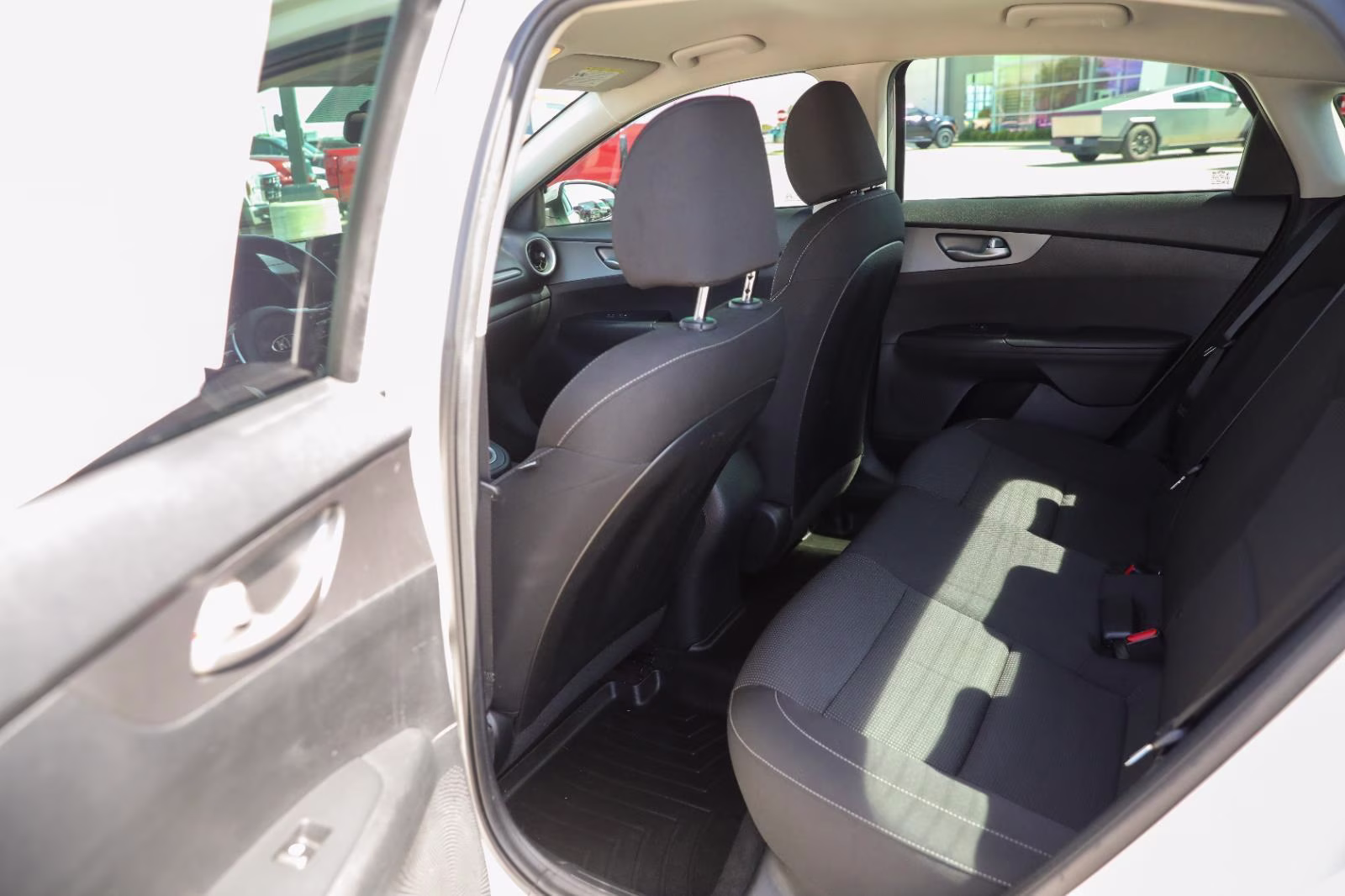 2020 Clear White Kia Forte FE FWD Sedan
