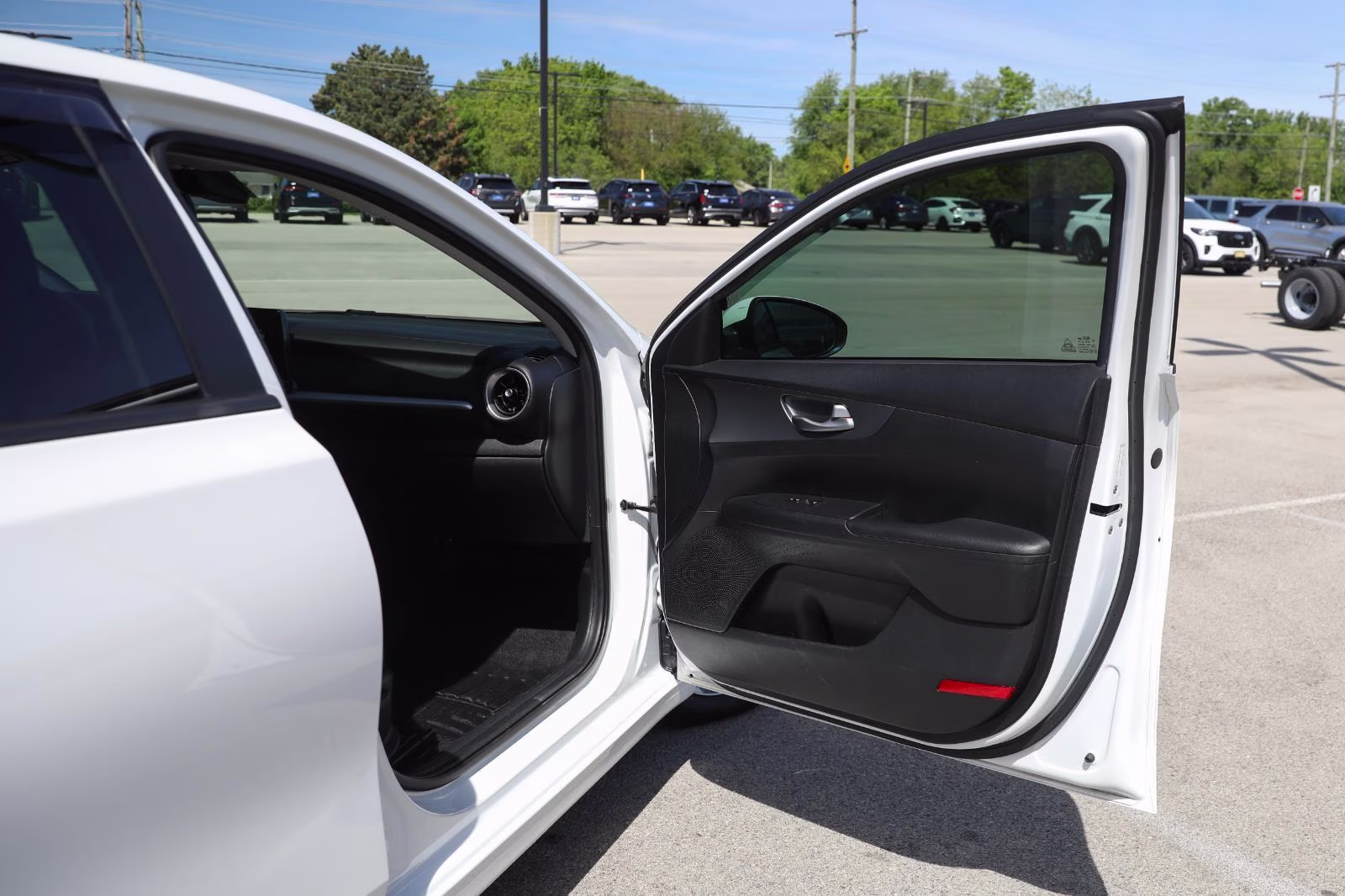 2020 Clear White Kia Forte FE FWD Sedan