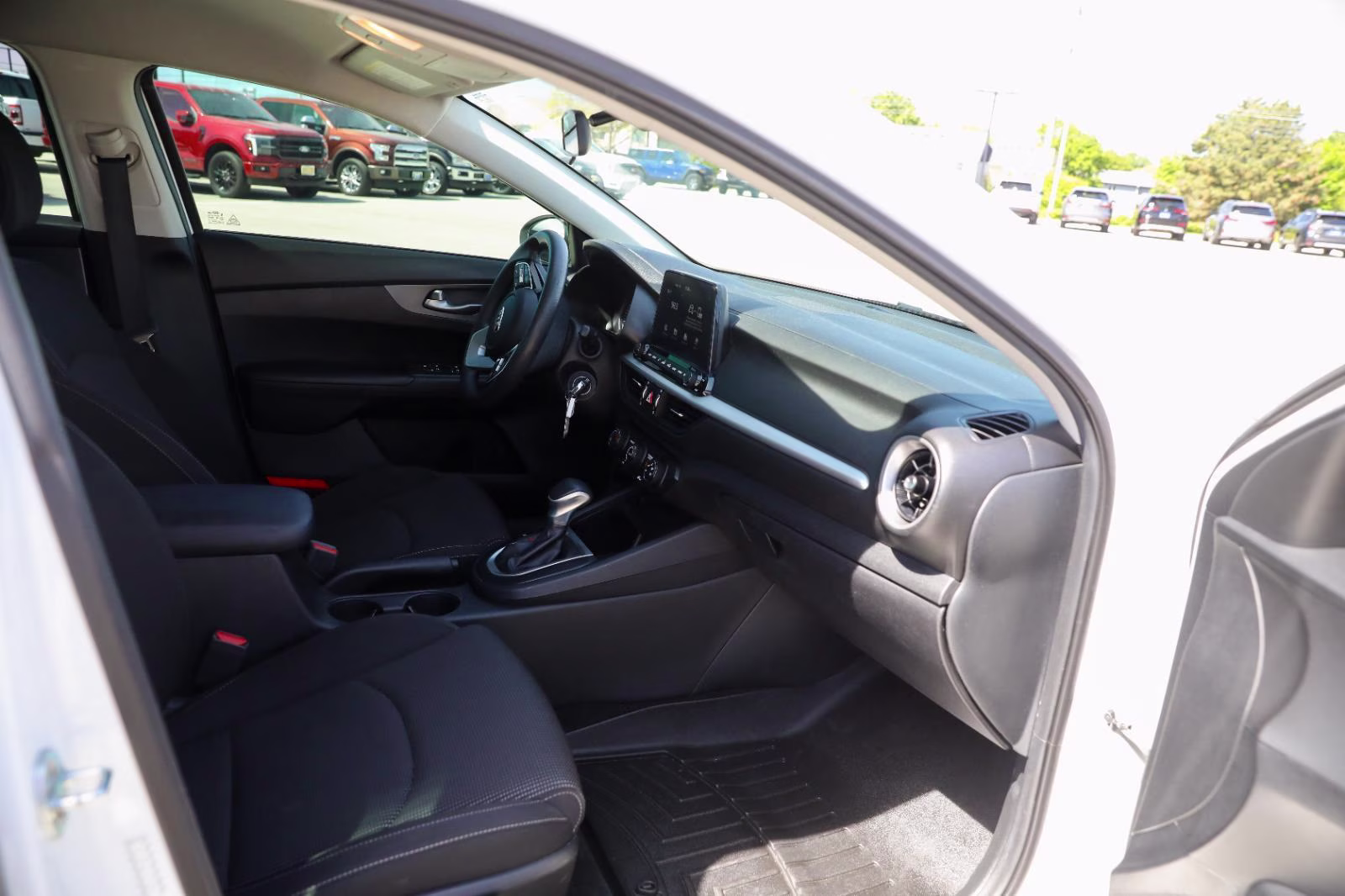 2020 Clear White Kia Forte FE FWD Sedan