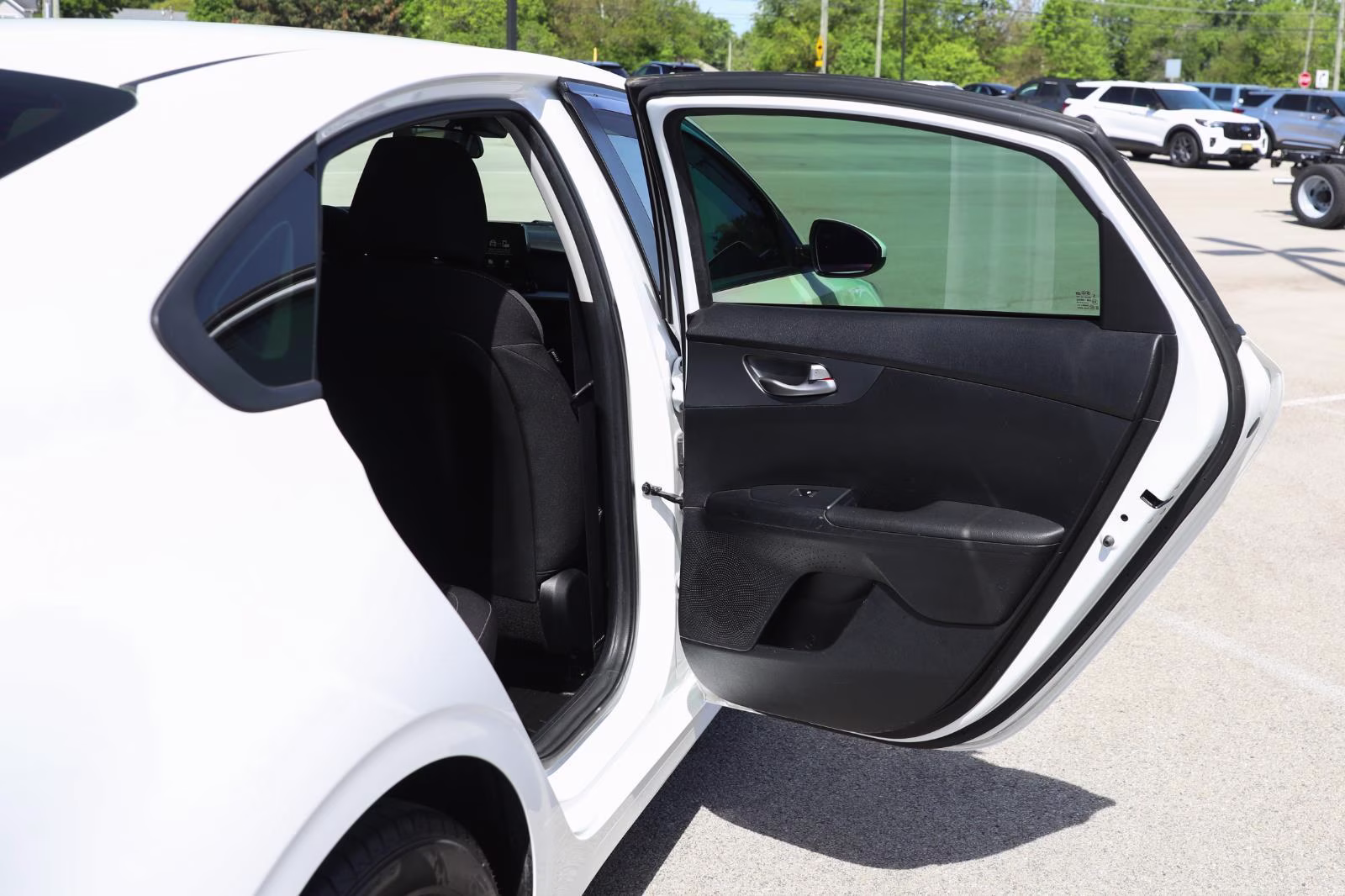 2020 Clear White Kia Forte FE FWD Sedan