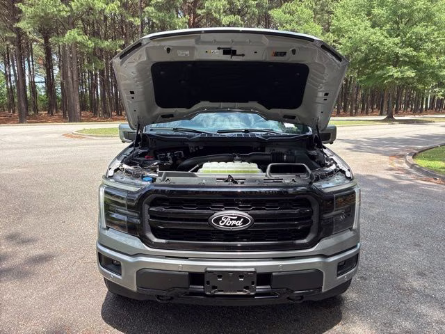 2025 Silver Metallic Ford F-150 Lariat 4X4 Truck