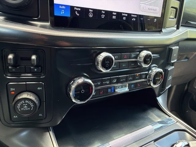 2025 Silver Metallic Ford F-150 Lariat 4X4 Truck