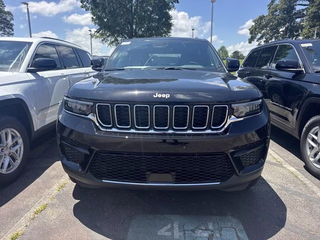 2026 Diamond Black Crystal Pearlcoat Jeep Grand Cherokee Laredo X RWD SUV