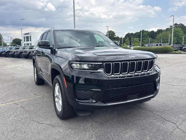 2026 Diamond Black Crystal Pearlcoat Jeep Grand Cherokee Laredo X RWD SUV