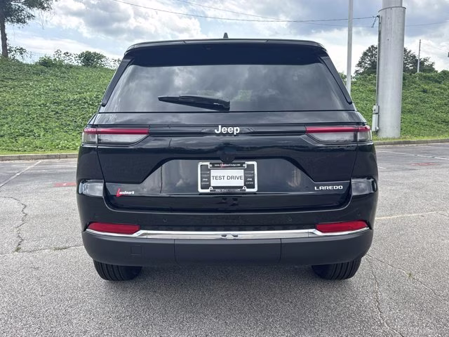 2026 Diamond Black Crystal Pearlcoat Jeep Grand Cherokee Laredo X RWD SUV