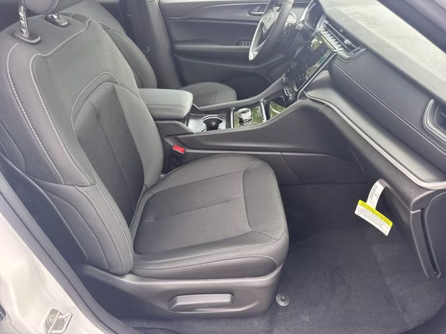 2026 Bright White Clearcoat Jeep Grand Cherokee L Laredo X RWD SUV