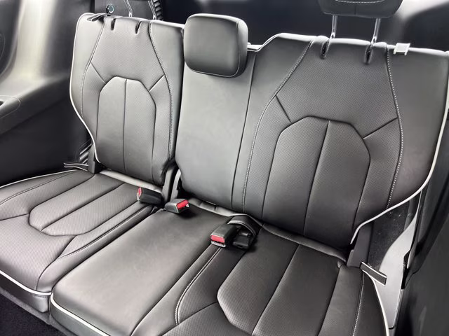 2027 Diamond Black Crystal Pearlcoat Chrysler Pacifica Limited FWD Van