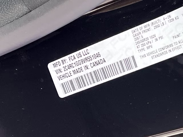 2027 Diamond Black Crystal Pearlcoat Chrysler Pacifica Limited FWD Van