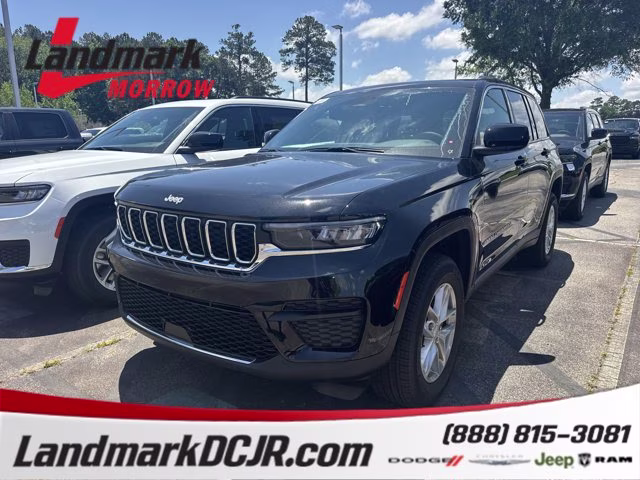 2026 Diamond Black Crystal Pearlcoat Jeep Grand Cherokee Laredo X RWD SUV