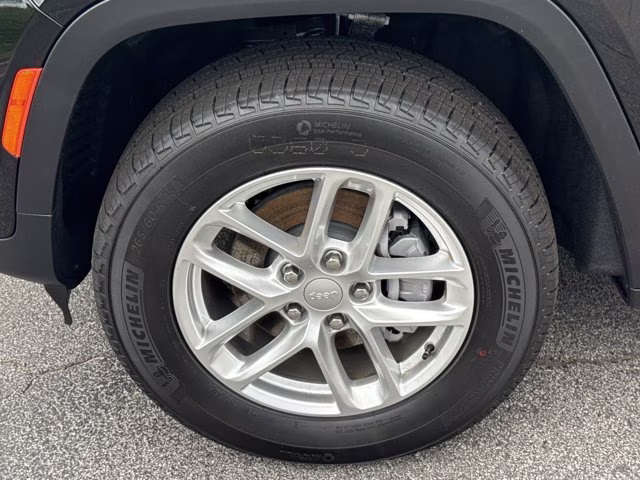 2026 Diamond Black Crystal Pearlcoat Jeep Grand Cherokee Laredo X RWD SUV