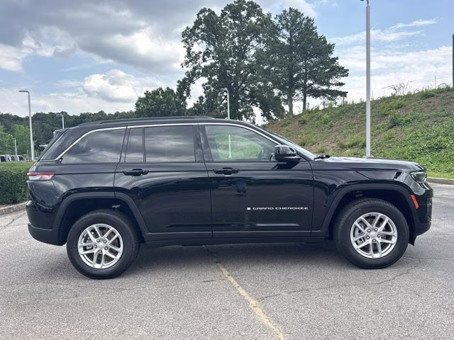 2026 Diamond Black Crystal Pearlcoat Jeep Grand Cherokee Laredo X RWD SUV