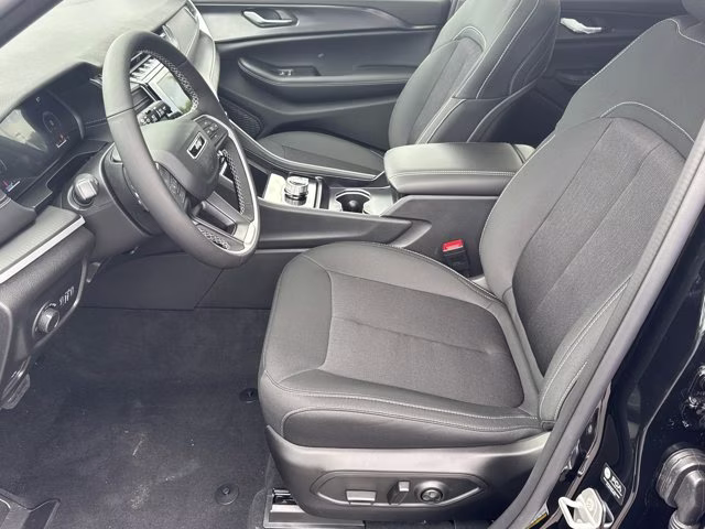 2026 Diamond Black Crystal Pearlcoat Jeep Grand Cherokee Laredo X RWD SUV