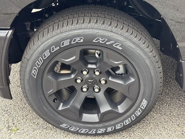 2026 Diamond Black Crystal Pearlcoat Ram 1500 Express 4X4 Truck