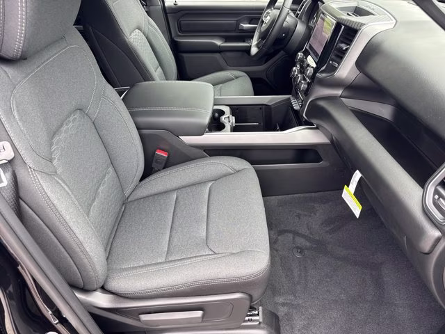 2026 Diamond Black Crystal Pearlcoat Ram 1500 Express 4X4 Truck