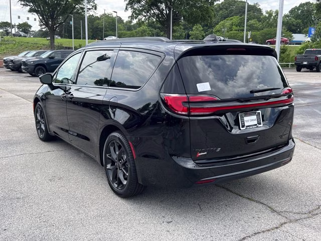 2027 Diamond Black Crystal Pearlcoat Chrysler Pacifica Limited FWD Van