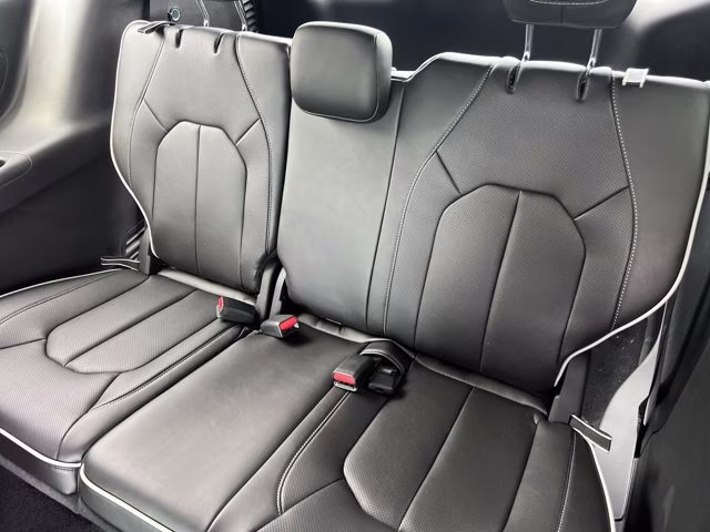 2027 Diamond Black Crystal Pearlcoat Chrysler Pacifica Limited FWD Van