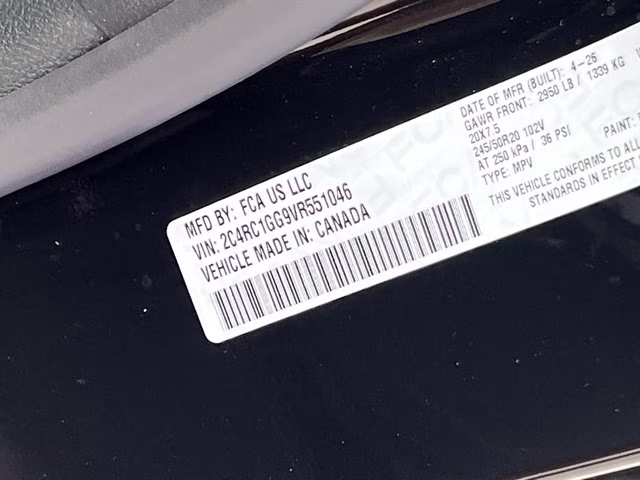 2027 Diamond Black Crystal Pearlcoat Chrysler Pacifica Limited FWD Van