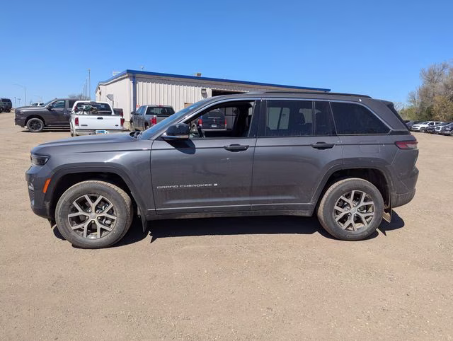 2025 Baltic Gray Metallic Clearcoat Jeep Grand Cherokee Limited 4X4 SUV
