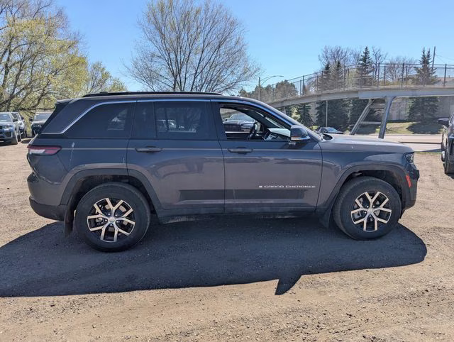 2025 Baltic Gray Metallic Clearcoat Jeep Grand Cherokee Limited 4X4 SUV