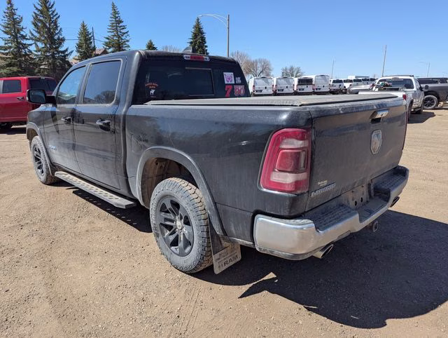 2020 Diamond Black Crystal Pearlcoat Ram 1500 Laramie 4X4 Truck