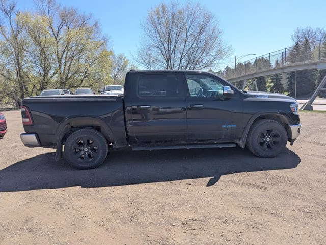 2020 Diamond Black Crystal Pearlcoat Ram 1500 Laramie 4X4 Truck