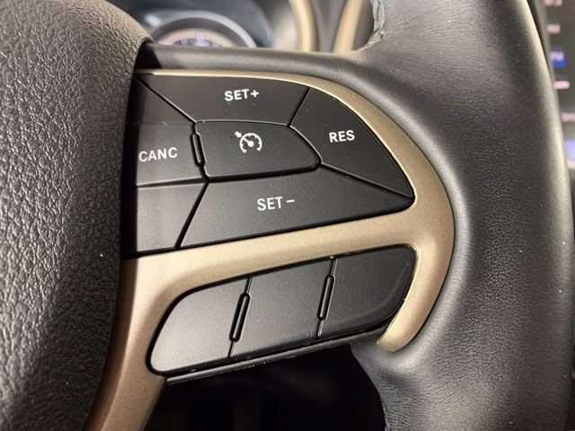2018 Bright White Clearcoat Jeep Cherokee Limited 4X4 SUV