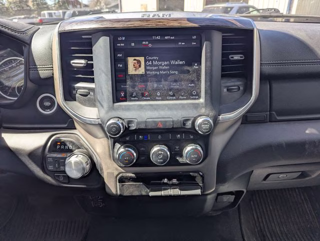 2020 Diamond Black Crystal Pearlcoat Ram 1500 Laramie 4X4 Truck