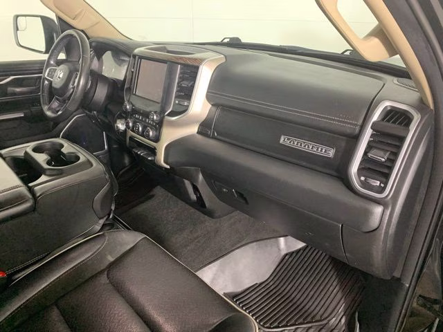 2020 Diamond Black Crystal Pearlcoat Ram 1500 Laramie 4X4 Truck