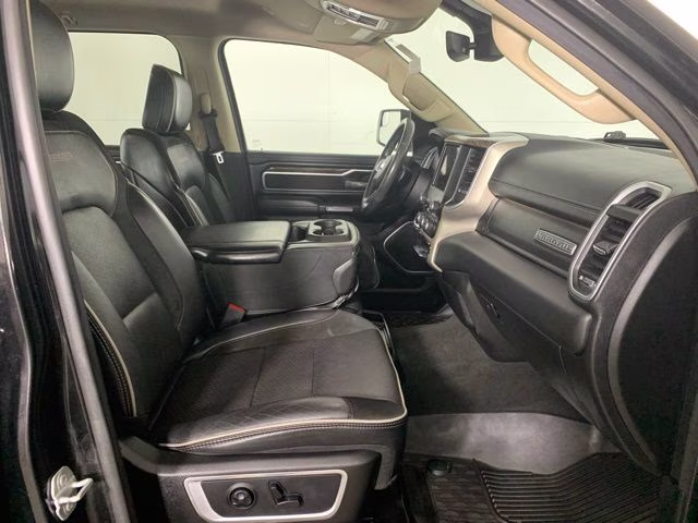 2020 Diamond Black Crystal Pearlcoat Ram 1500 Laramie 4X4 Truck