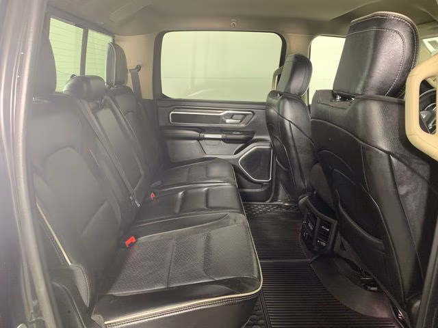 2020 Diamond Black Crystal Pearlcoat Ram 1500 Laramie 4X4 Truck