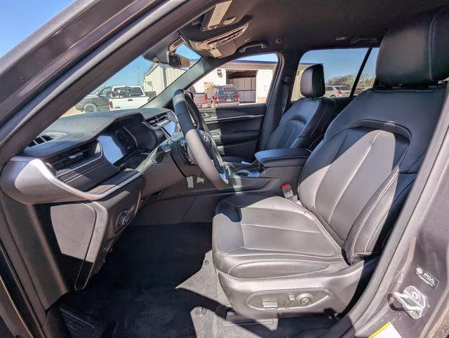2025 Baltic Gray Metallic Clearcoat Jeep Grand Cherokee Limited 4X4 SUV