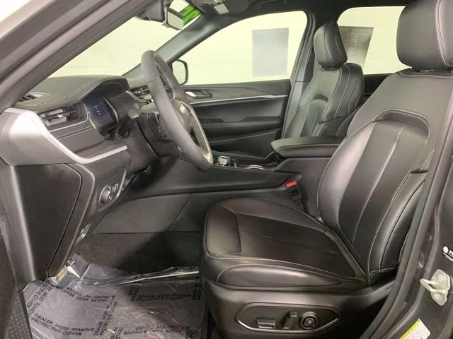 2025 Baltic Gray Metallic Clearcoat Jeep Grand Cherokee Limited 4X4 SUV
