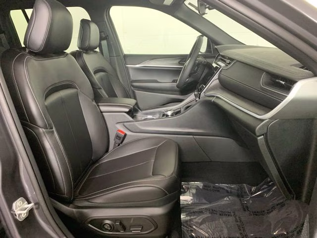 2025 Baltic Gray Metallic Clearcoat Jeep Grand Cherokee Limited 4X4 SUV