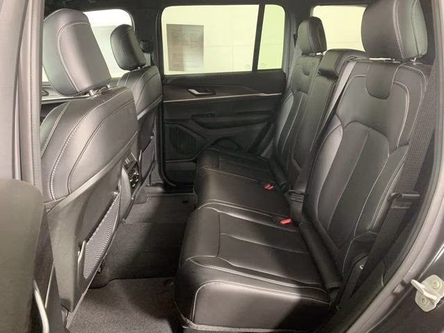 2025 Baltic Gray Metallic Clearcoat Jeep Grand Cherokee Limited 4X4 SUV
