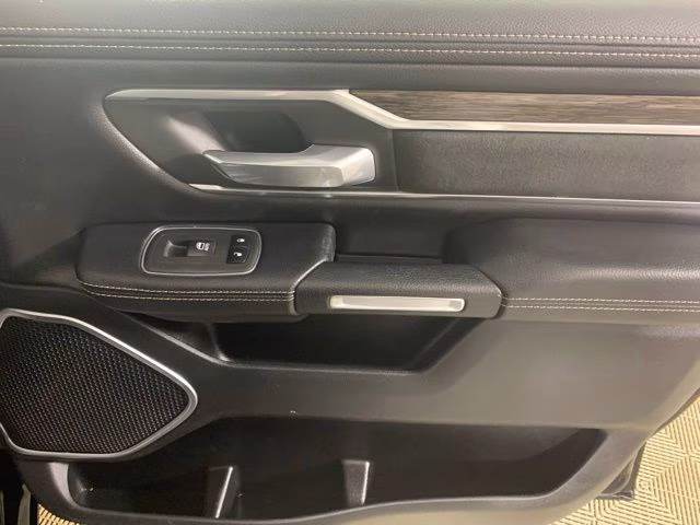 2020 Diamond Black Crystal Pearlcoat Ram 1500 Laramie 4X4 Truck