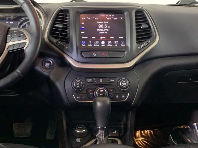 2018 Bright White Clearcoat Jeep Cherokee Limited 4X4 SUV