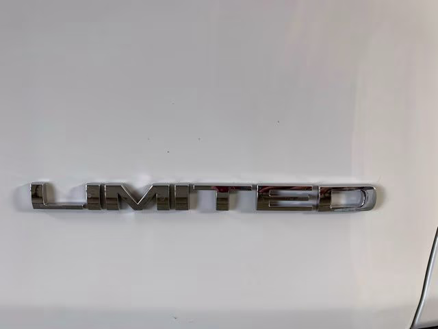 2018 Bright White Clearcoat Jeep Cherokee Limited 4X4 SUV
