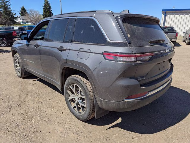 2025 Baltic Gray Metallic Clearcoat Jeep Grand Cherokee Limited 4X4 SUV