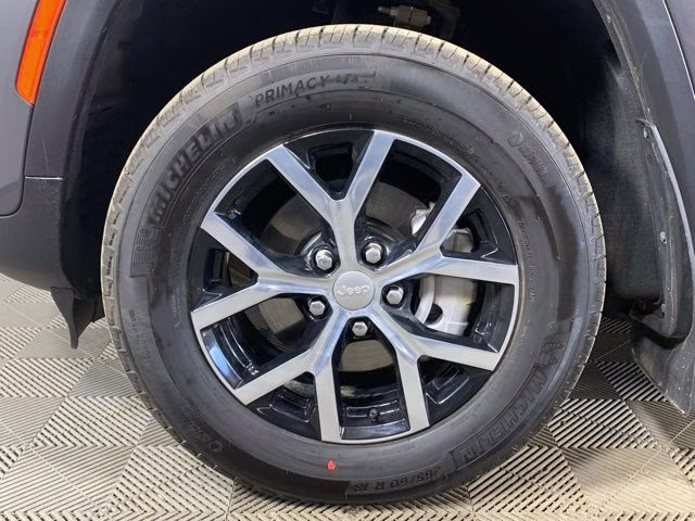 2025 Baltic Gray Metallic Clearcoat Jeep Grand Cherokee Limited 4X4 SUV