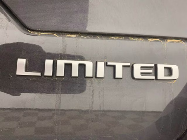 2025 Baltic Gray Metallic Clearcoat Jeep Grand Cherokee Limited 4X4 SUV