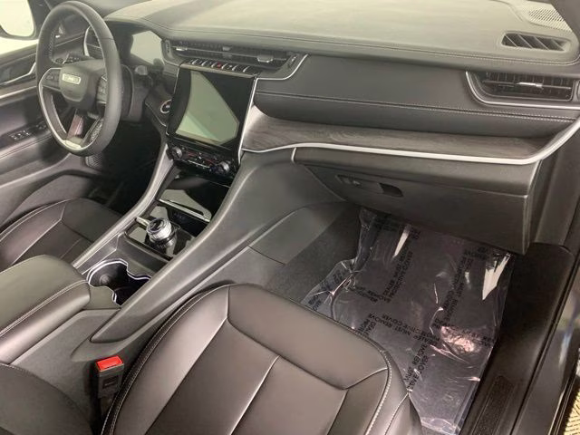 2025 Baltic Gray Metallic Clearcoat Jeep Grand Cherokee Limited 4X4 SUV