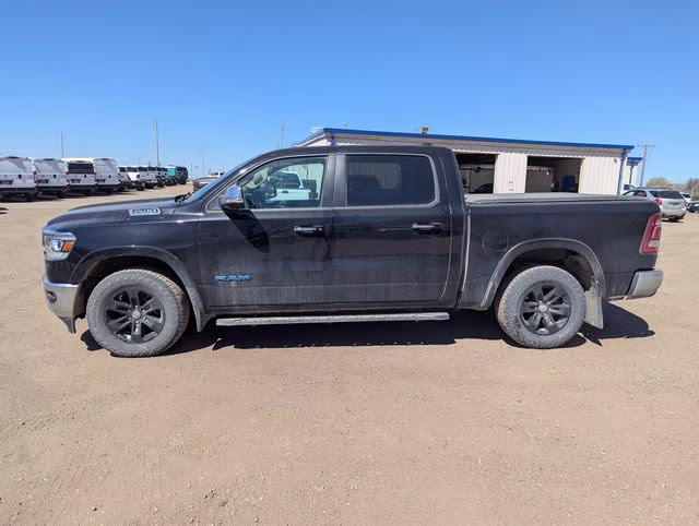 2020 Diamond Black Crystal Pearlcoat Ram 1500 Laramie 4X4 Truck
