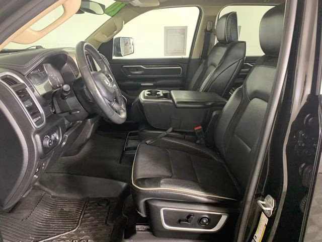 2020 Diamond Black Crystal Pearlcoat Ram 1500 Laramie 4X4 Truck