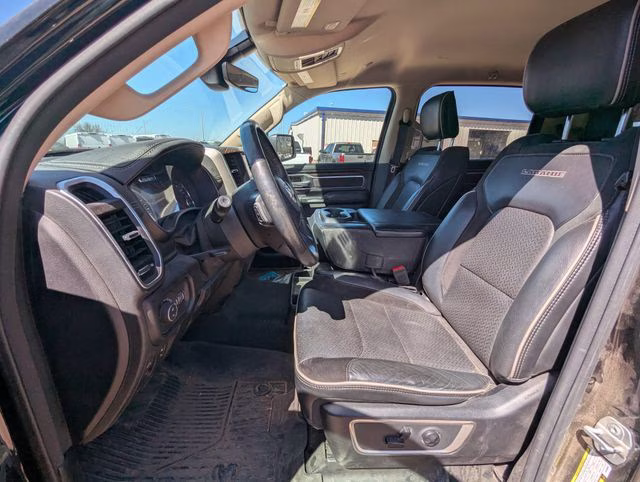 2020 Diamond Black Crystal Pearlcoat Ram 1500 Laramie 4X4 Truck