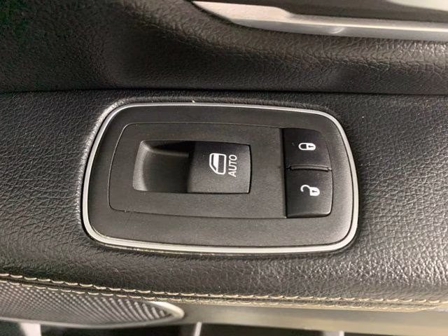 2020 Diamond Black Crystal Pearlcoat Ram 1500 Laramie 4X4 Truck