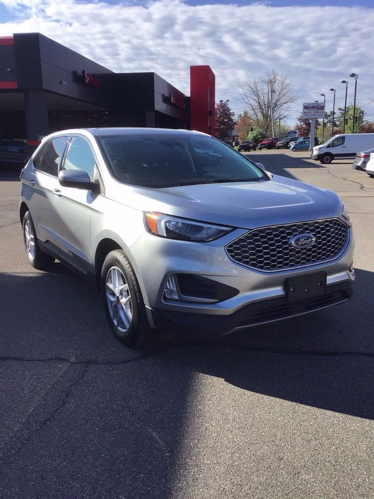 2023 Silver Metallic Ford Edge SEL AWD SUV