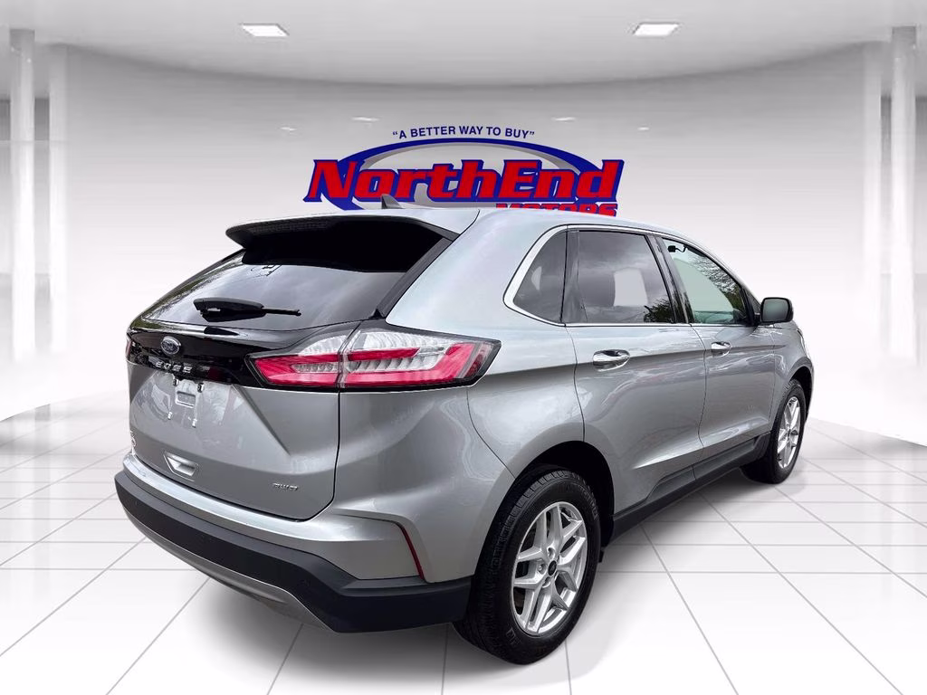 2023 Silver Metallic Ford Edge SEL AWD SUV
