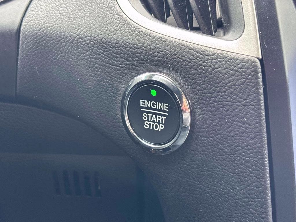 2023 Silver Metallic Ford Edge SEL AWD SUV